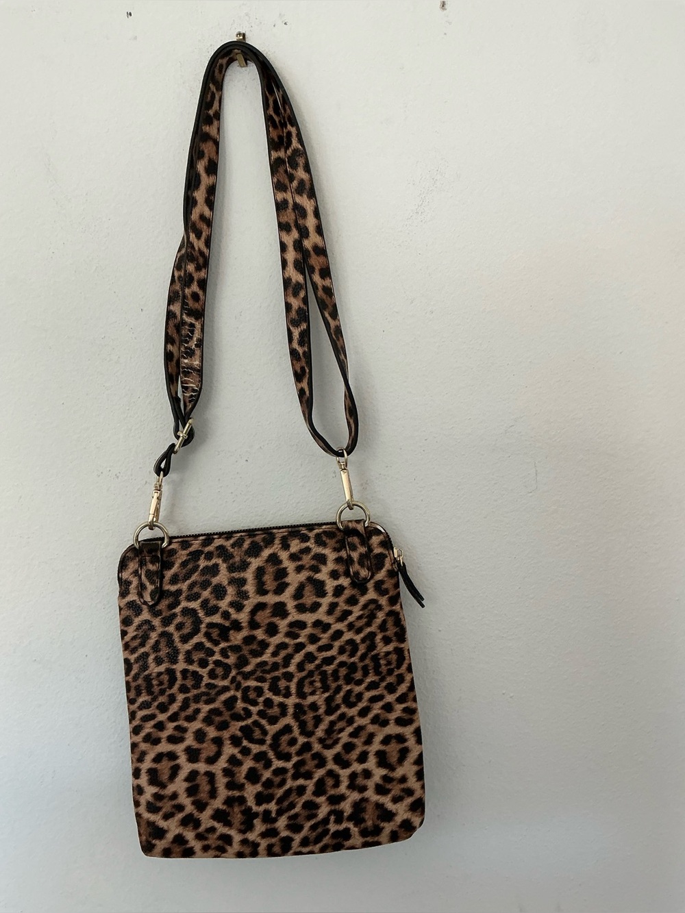 Litt Crossbody by PurseN Leopard Print Bag Lighted Interior RFID Travel Purse - Picture 5 of 16